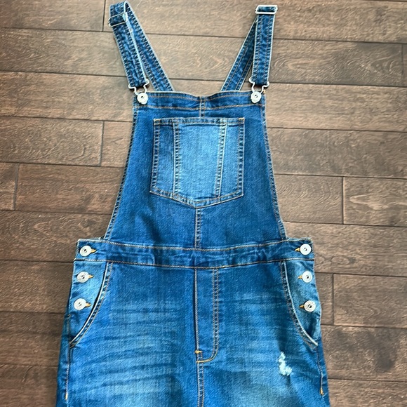 Love Tree Overalls Distressed Denim NWOT Medium - Picture 3 of 14